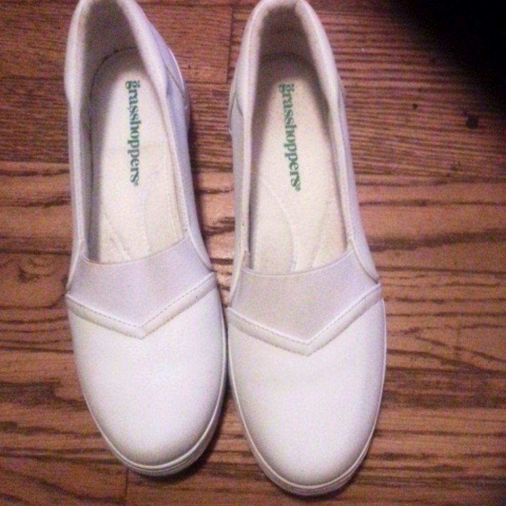 Grasshoppers 6.5 white slip Cushioned